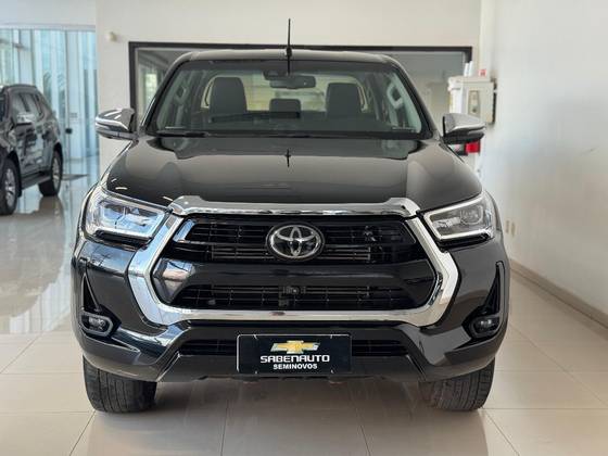 TOYOTA HILUX 2.8 D-4D TURBO DIESEL CD SRX 4X4 AUTOMÁTICO